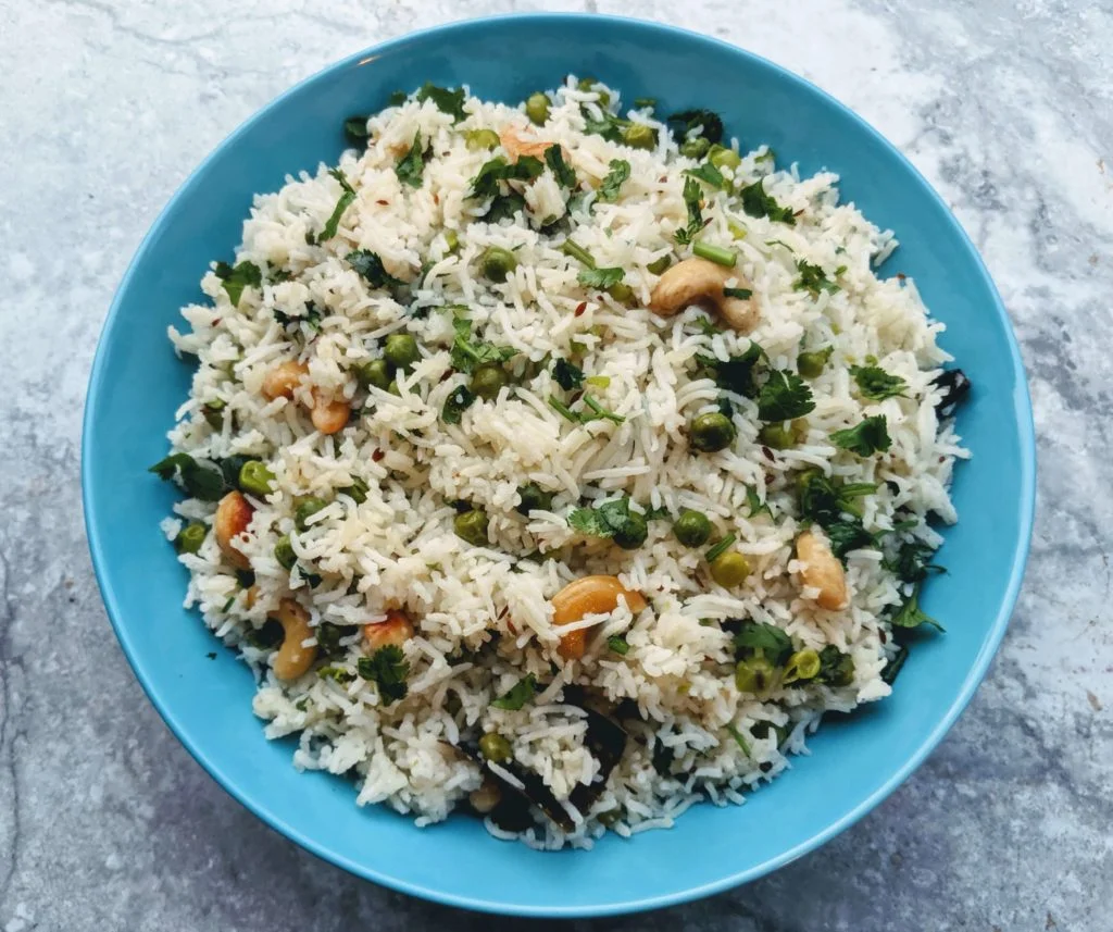 Peas Pulao or Matar Pulao is a flavorful one-pot Indian rice dish made with fresh peas & rice cooked along with various aromatic spices.